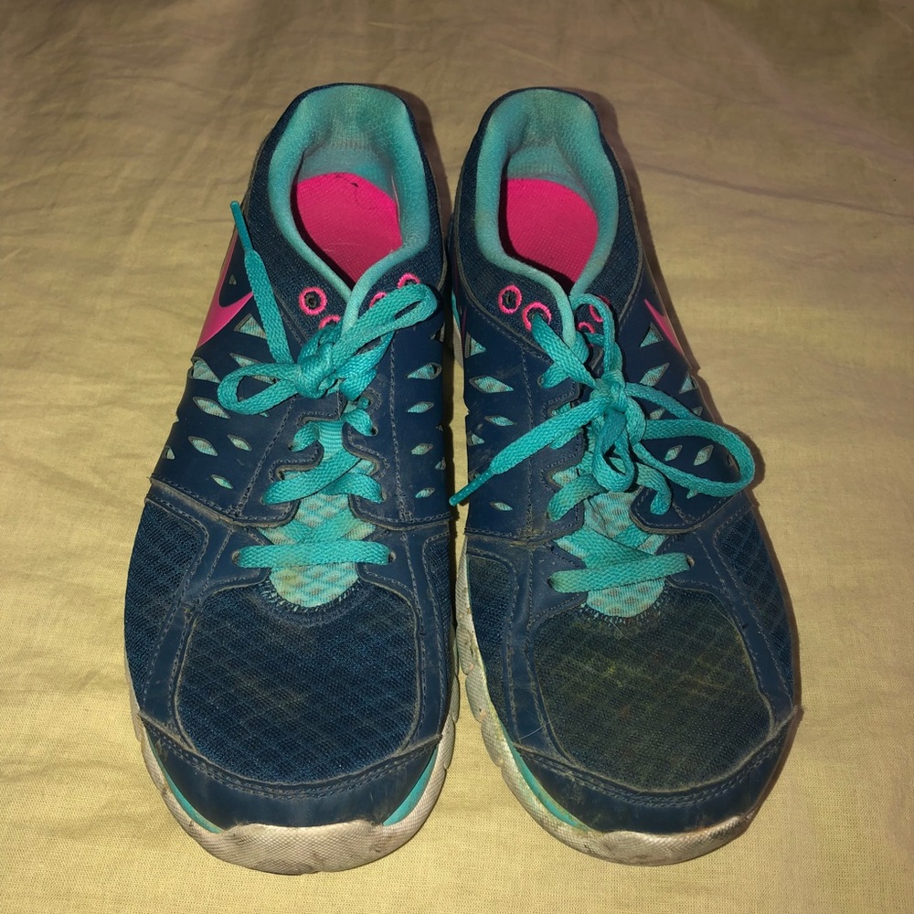 Nike tennis shoes